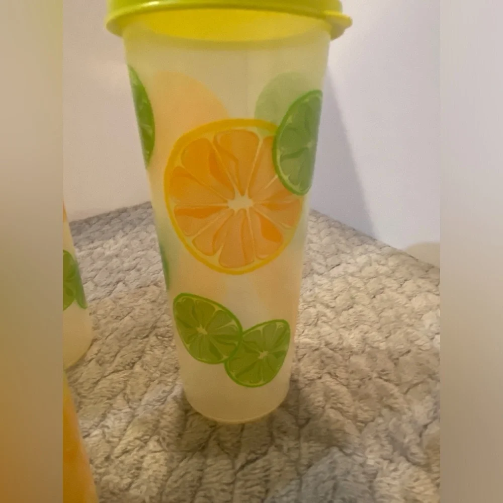 NEW - TUPPERWARE - set of 4-16 oz tumblers